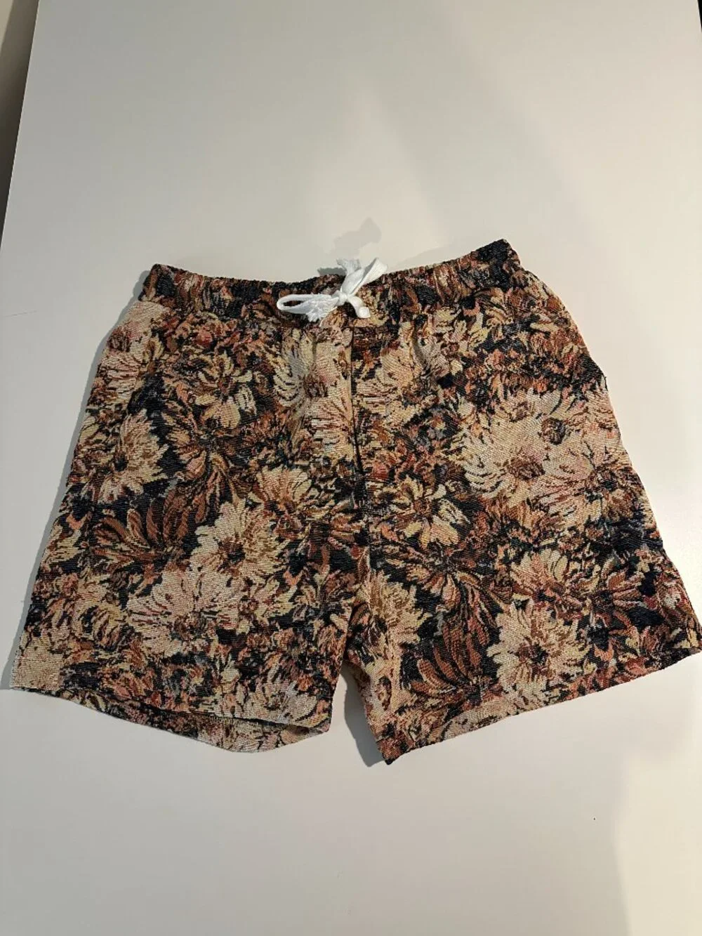 Men's floral print shorts, Size L, black, tan & dark brown - Picture 9 of 9